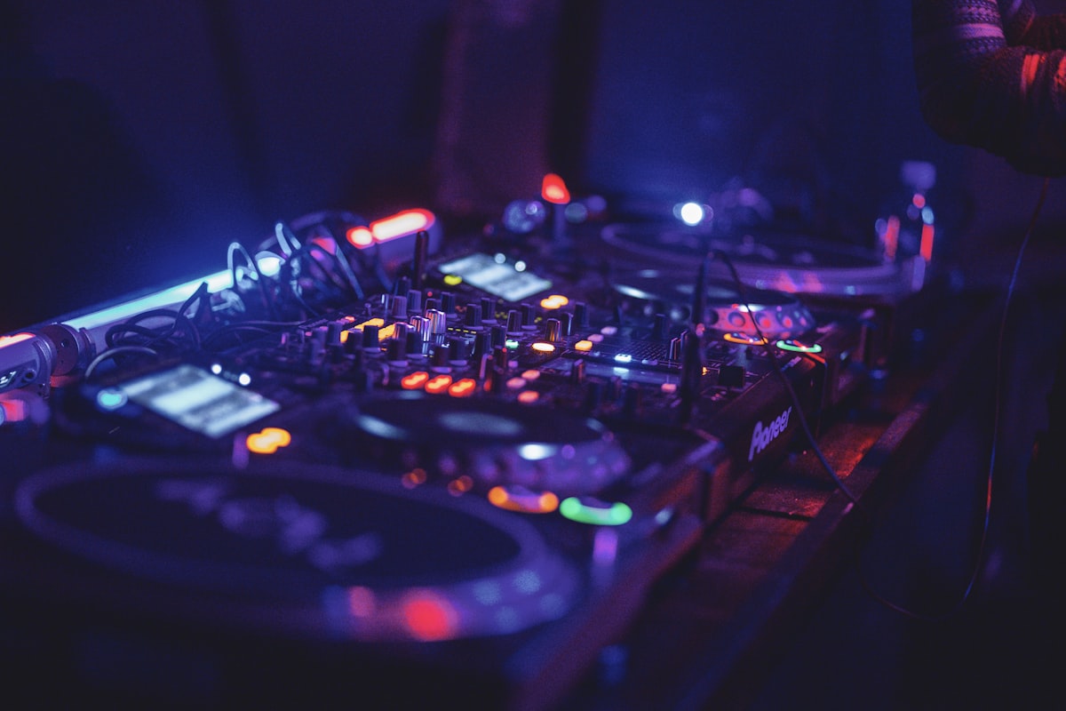 DJ 混音台