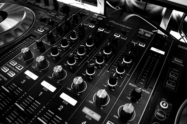 DJ混音操作场景